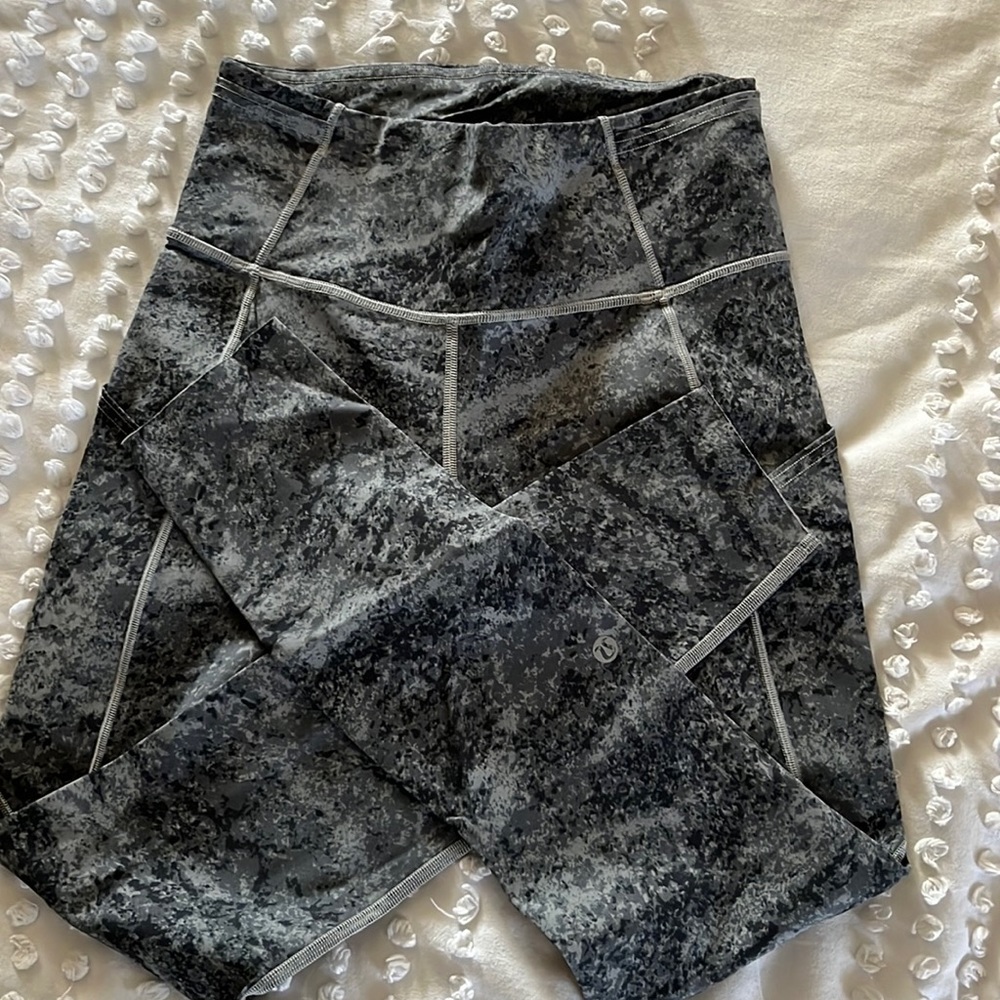 Lululemon gray design legging